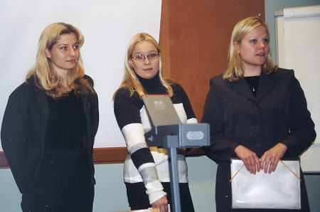  Susanne Vikman, Minna Salminen ja Liisa Pohjola. 